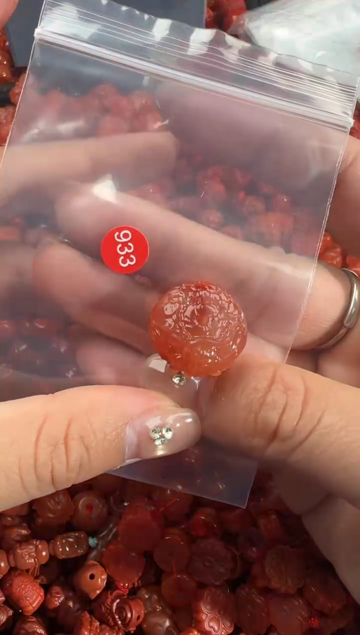 南红玛瑙未镶嵌颈饰1