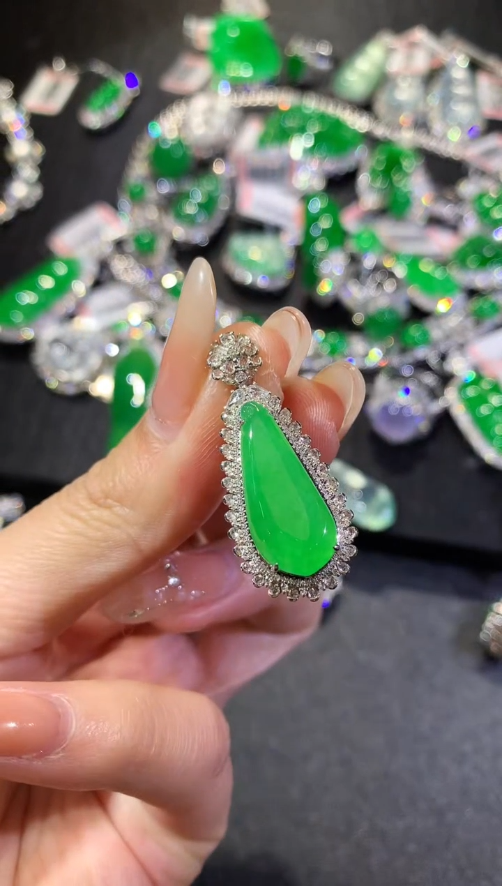 【闪购商品】翡翠吊坠(不含链)18K金镶嵌123-瓜瓜