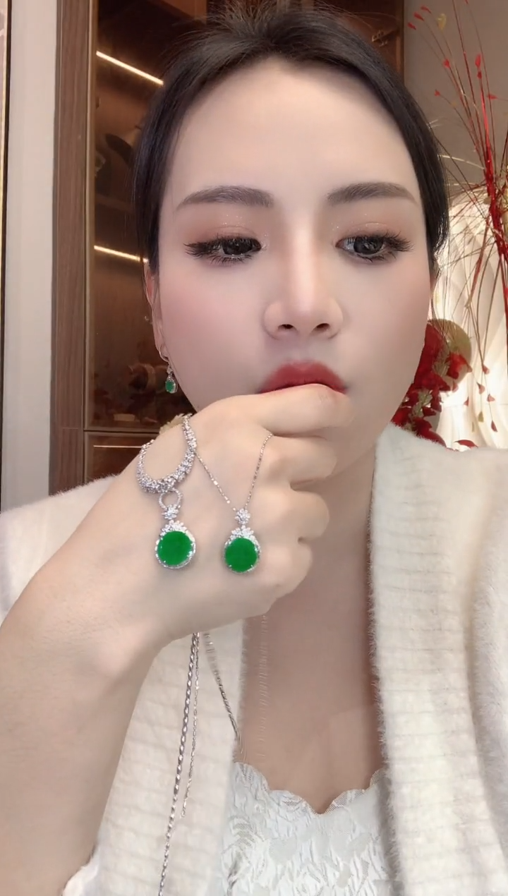 【闪购商品】翡翠吊坠(不含链)18K金镶嵌A2 多样性发货一件