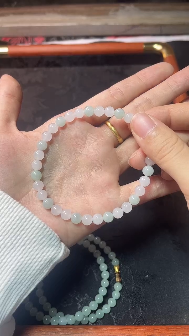 未镶嵌定制翡翠淡果绿➕白月光手串卡6.3