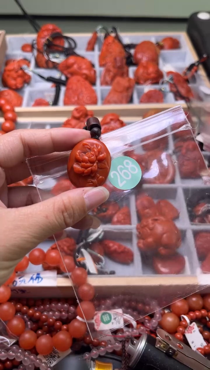 南红玛瑙未镶嵌珠宝奇石268