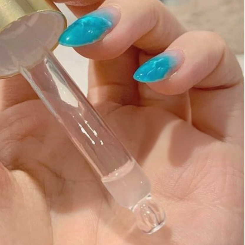 紫色大米的面部精华