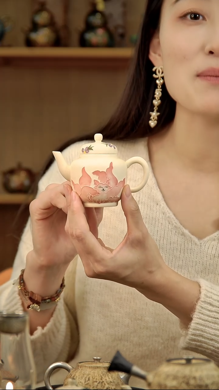 言野手作 点彩江引壶