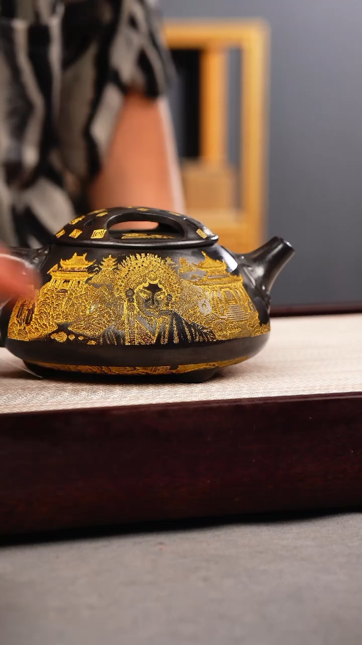茶壶紫砂石黄 牛盖石瓢 霸王别姬 描金