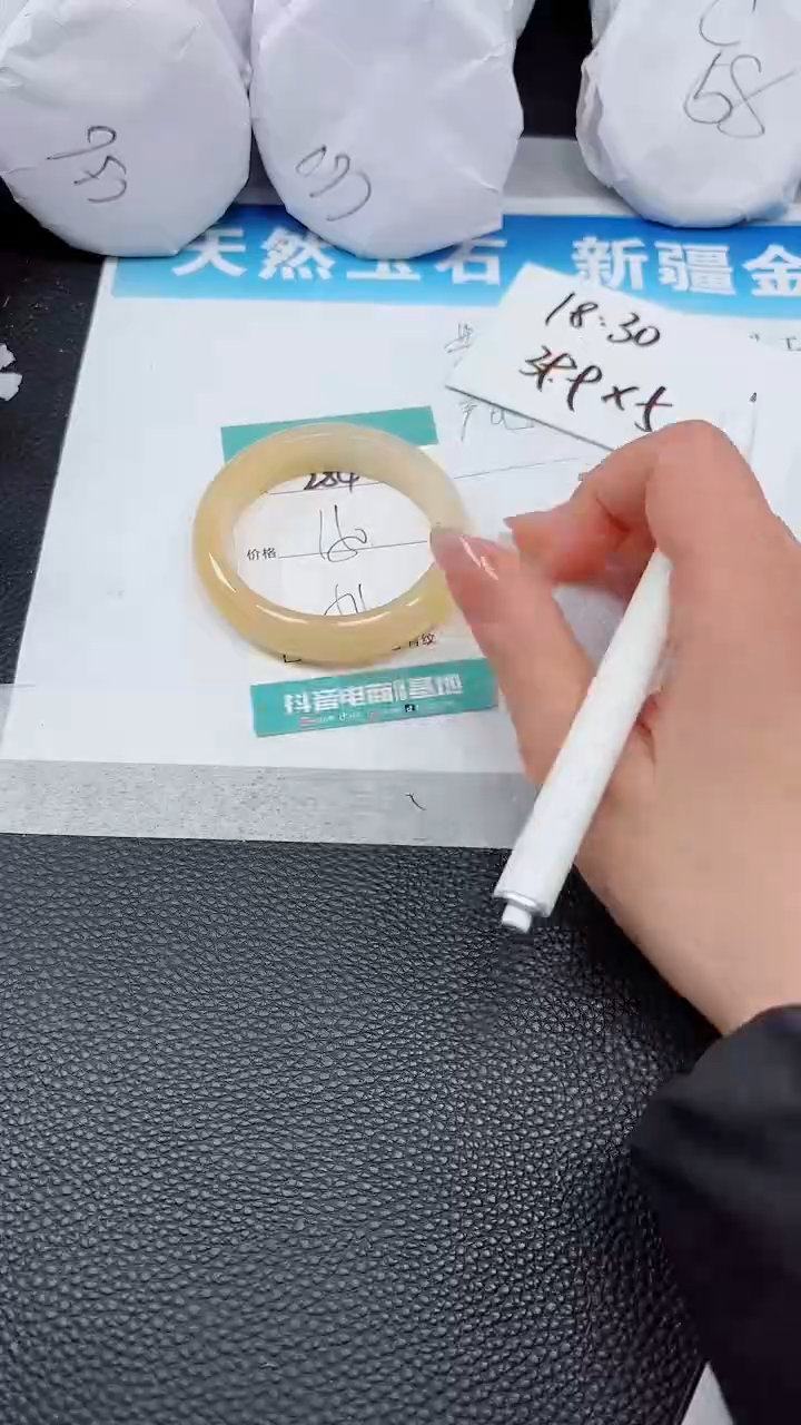 【闪购商品】石英质玉手镯未镶嵌A284