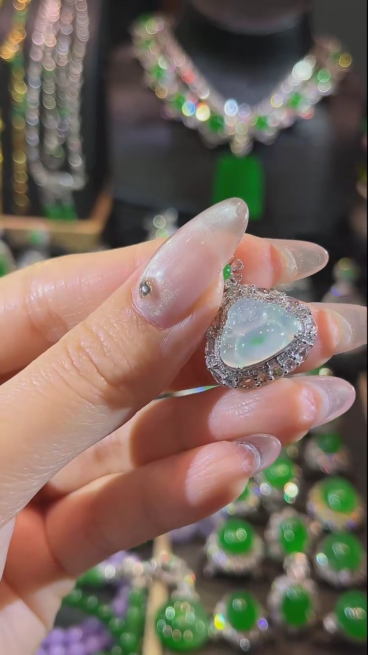 【闪购商品】翡翠吊坠(不含链)18K金镶嵌吊坠