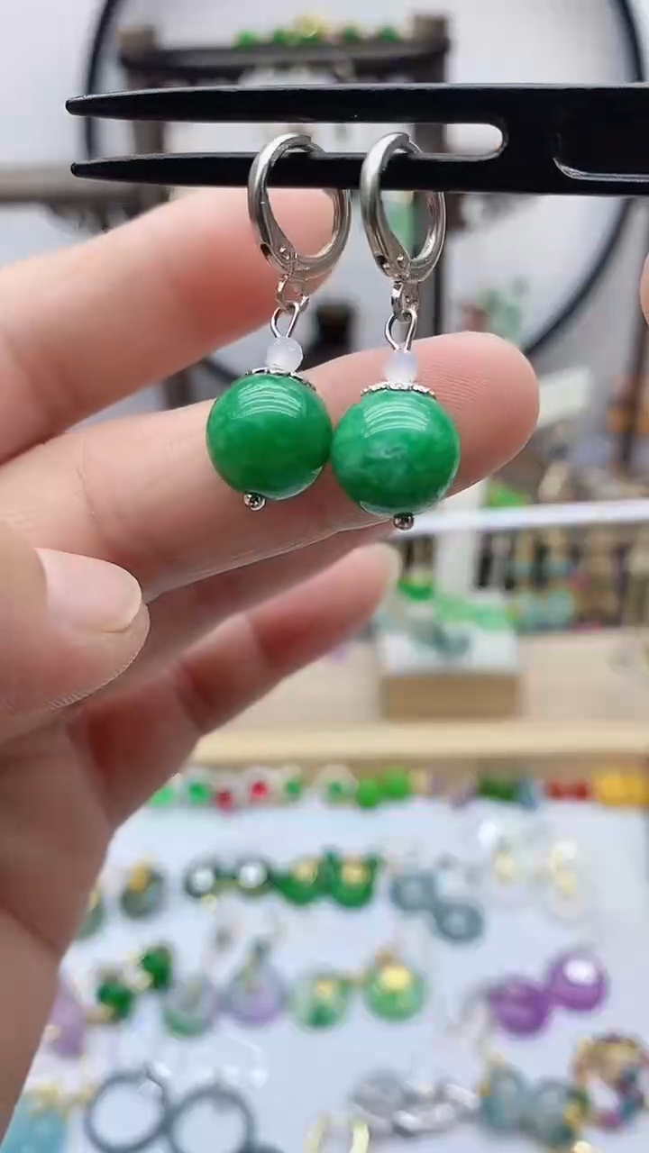 银S925镶嵌石英质玉（天山翠）耳饰197