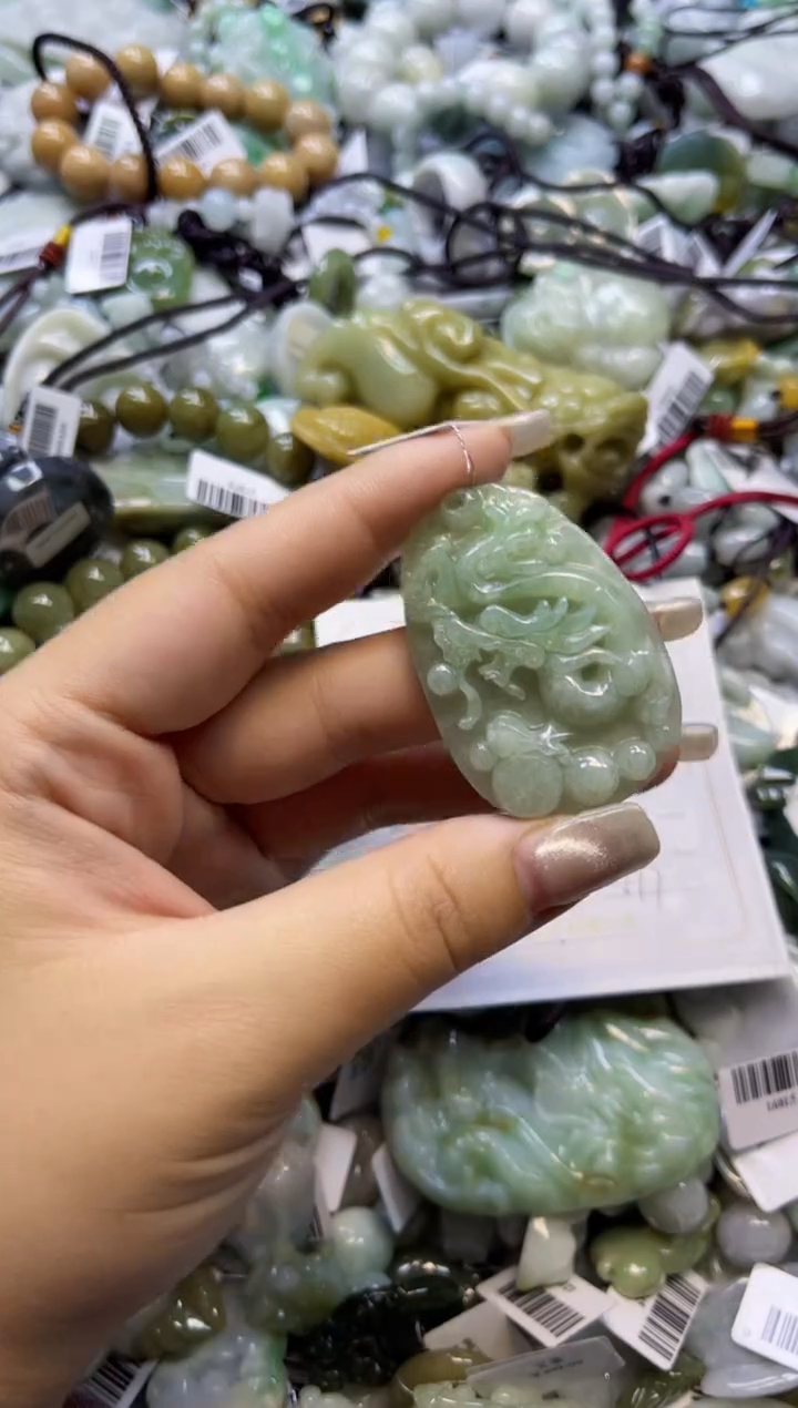 【闪购商品】翡翠颈饰未镶嵌00000379