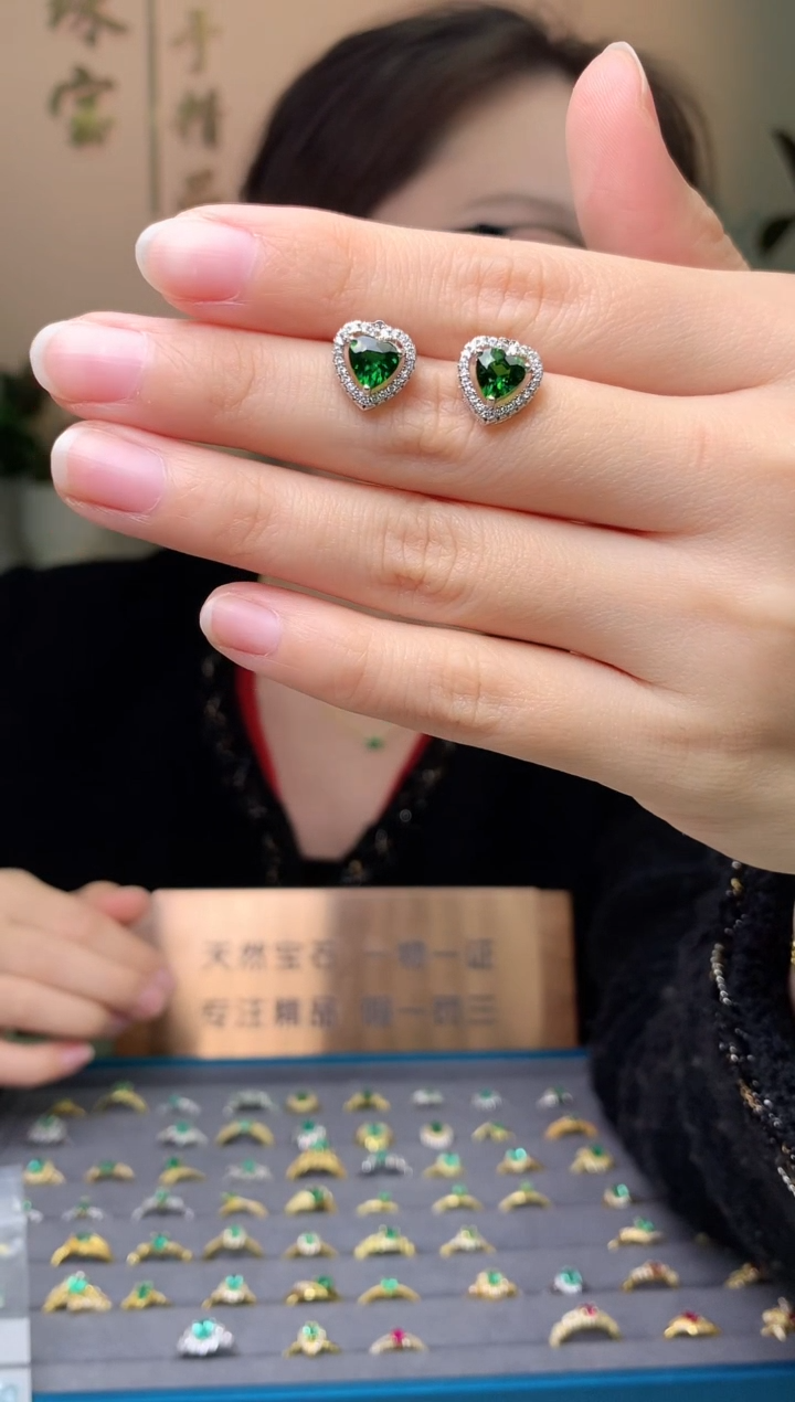 【闪购商品】耳饰透辉石银S925镶嵌耳饰