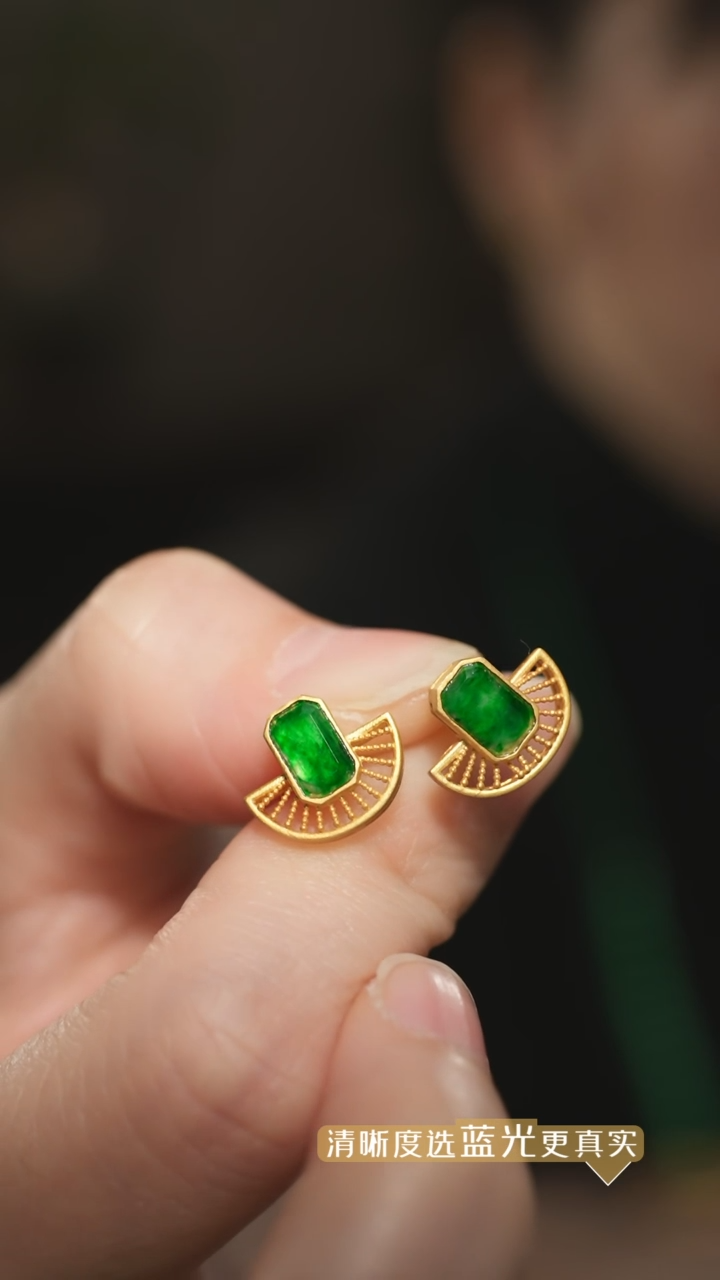 【闪购商品】翡翠耳钉银S925镶嵌辣绿翡翠扇形耳钉