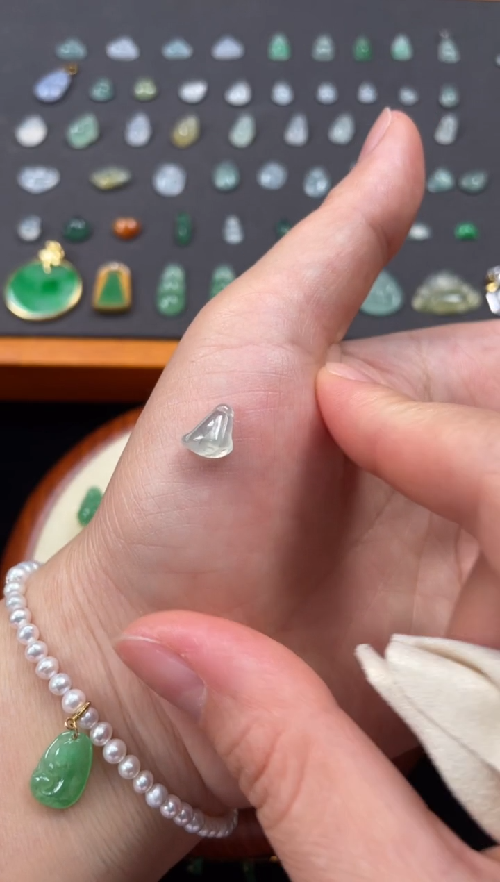 吊坠(不含链)18K金镶嵌翡翠一个JK313