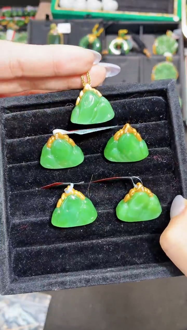 吊坠(赠链)18K金镶嵌和田玉多样性发一Z