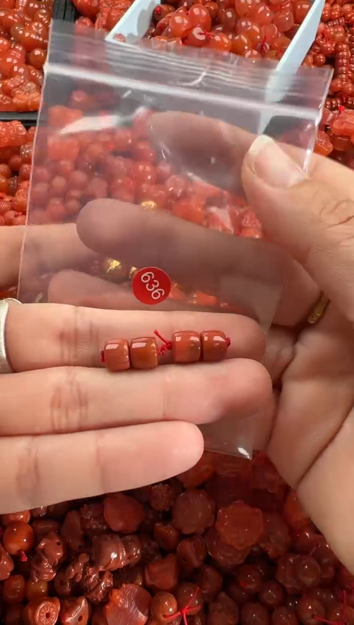 【闪购商品】南红玛瑙颈饰未镶嵌1