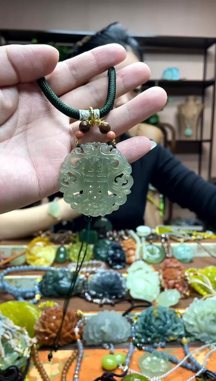 未镶嵌岫玉吊坠多样性发货发其中之一