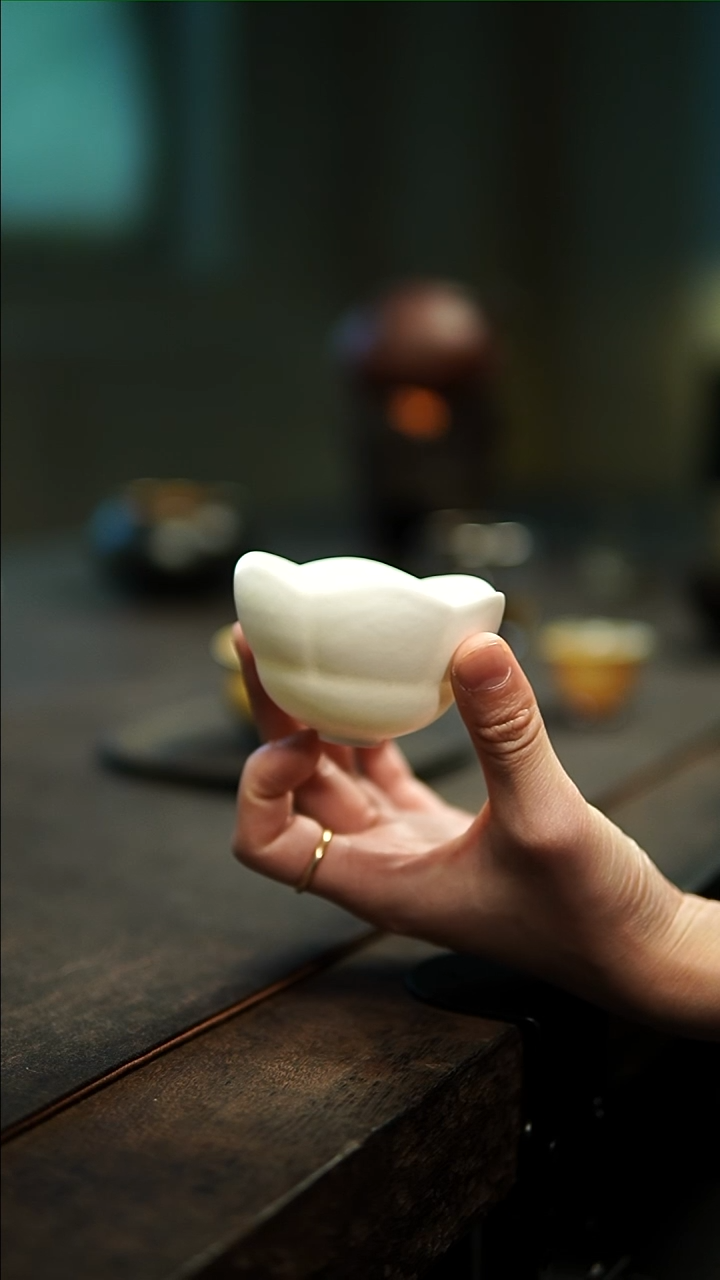 【闪购商品】云龙霜白釉花口杯1111111