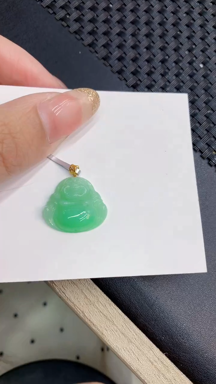 翡翠18K金镶嵌颈饰             8