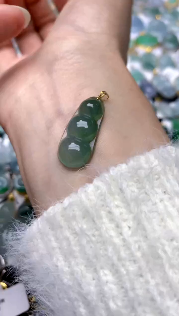 颈饰18K金镶嵌翡翠天然A货翡翠