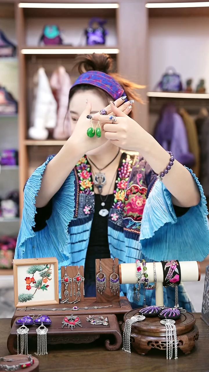 织绣21黔东南苗族刺绣