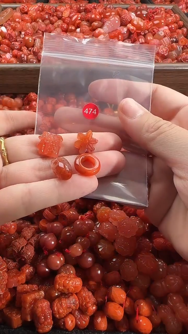 颈饰未镶嵌南红玛瑙1