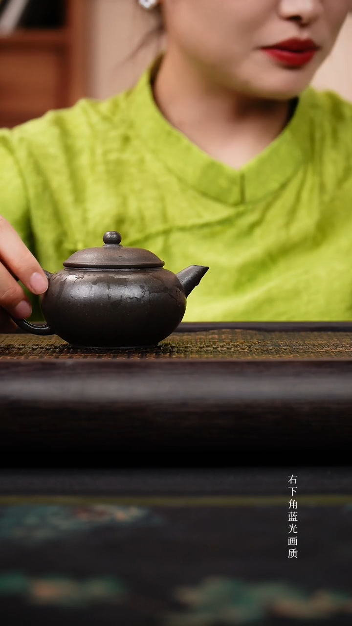 茶壶紫砂紫玉金砂 水平 