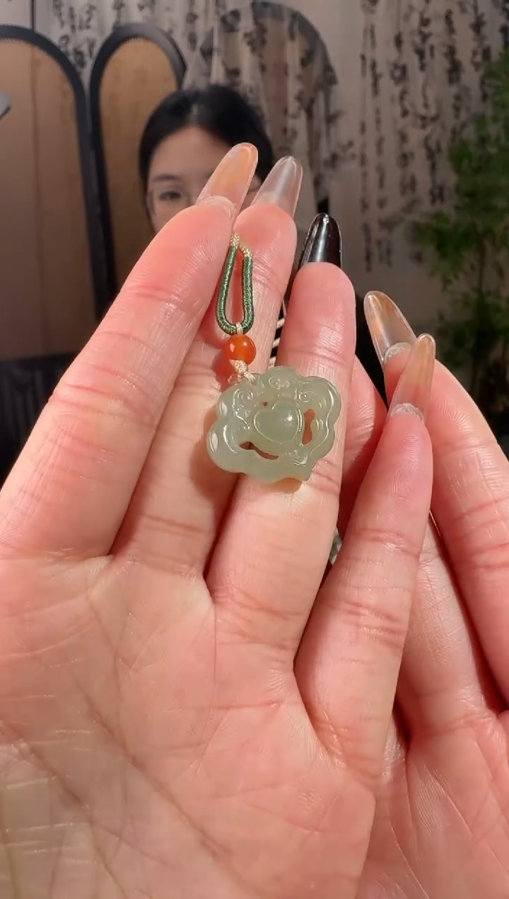 颈饰未镶嵌和田玉爱心锁