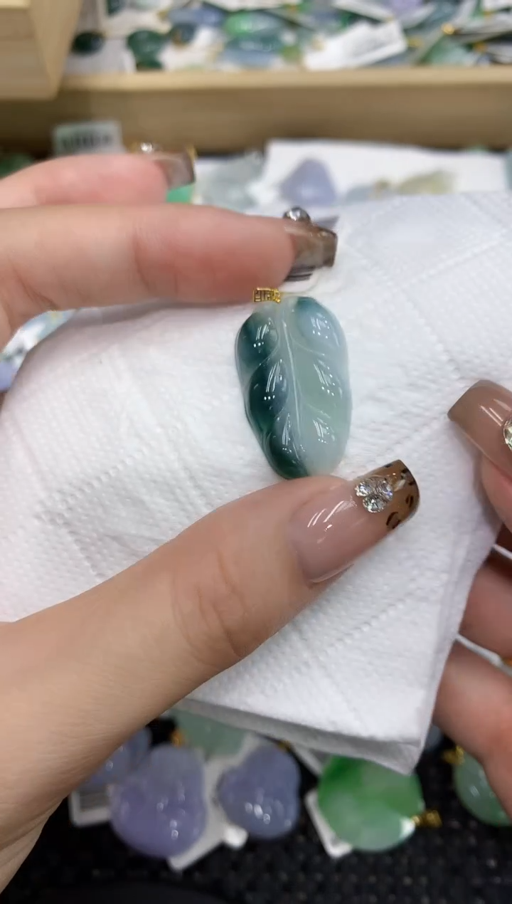 翡翠未镶嵌颈饰111111111111