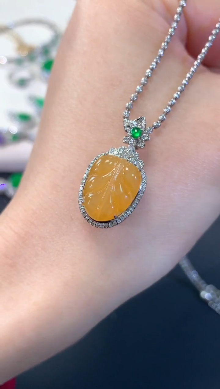 【闪购商品】翡翠吊坠(不含链)18K金镶嵌A56|7980