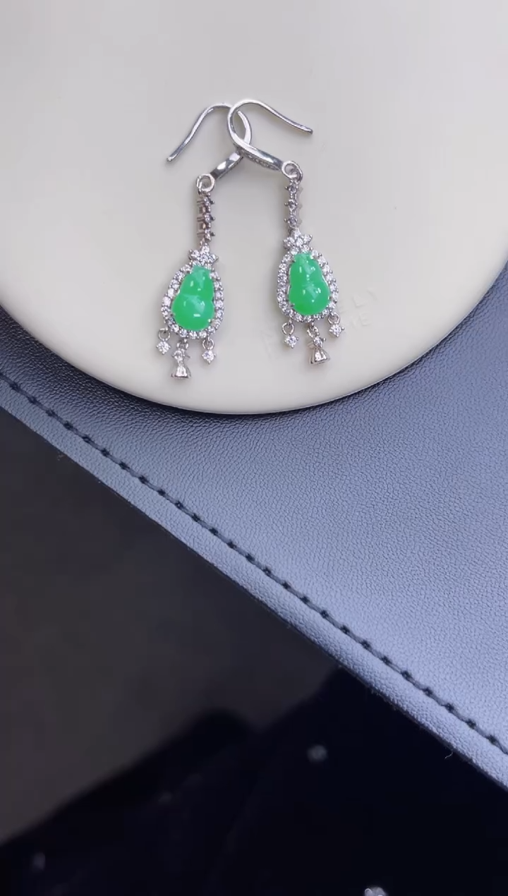 银S925镶嵌翡翠耳饰葫芦