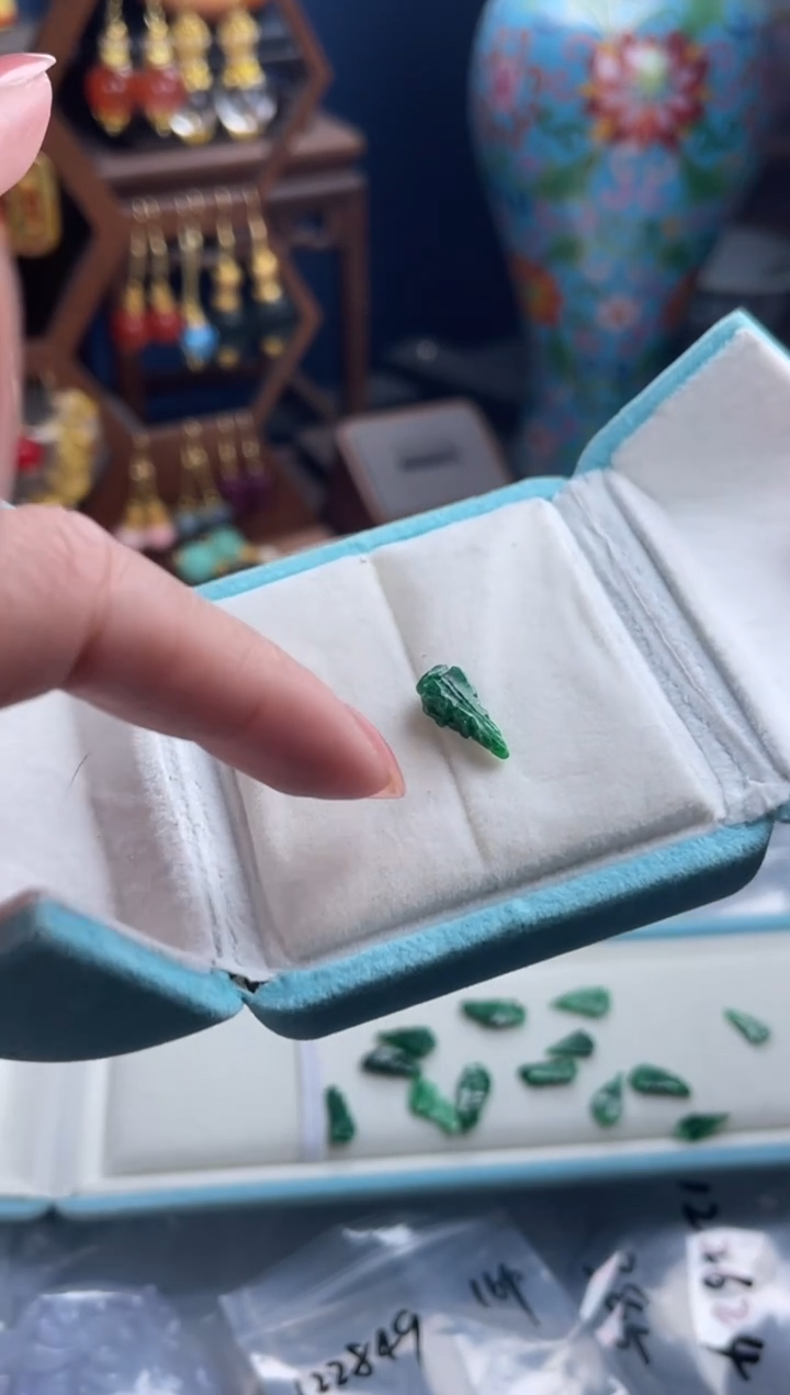 未镶嵌挂件翡翠摇**丁，122849翡翠