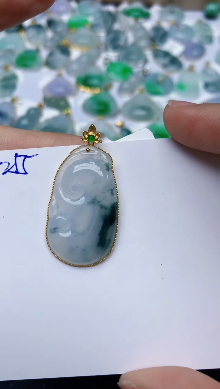 【闪购商品】翡翠颈饰18K金镶嵌天然翡翠A货    