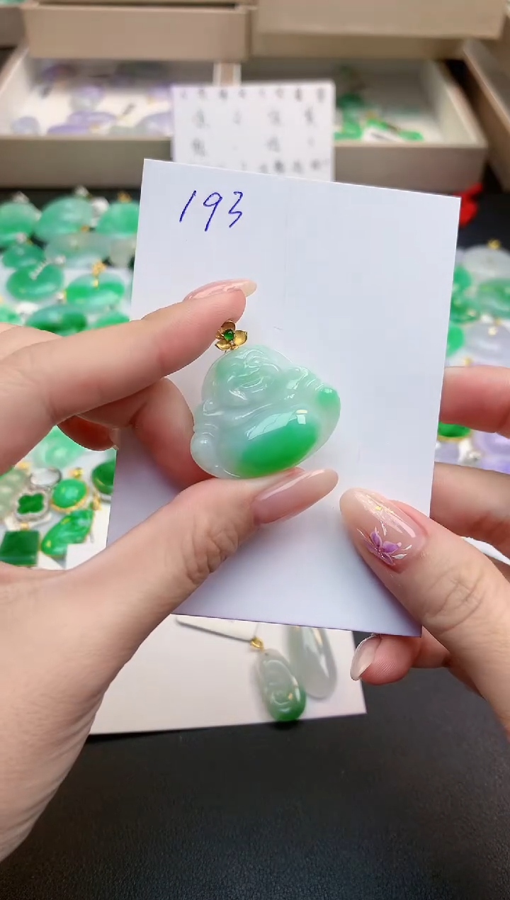 颈饰18K金镶嵌翡翠天然缅甸A货翡翠