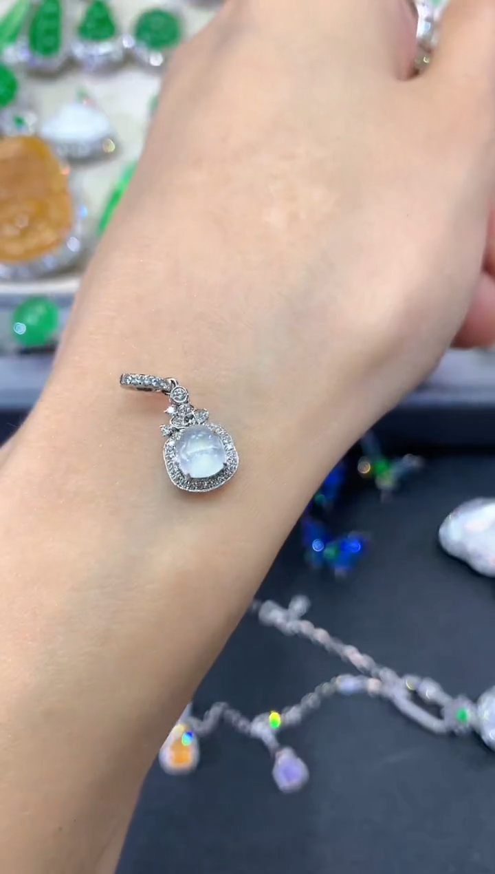 【闪购商品】翡翠吊坠(不含链)18K金镶嵌q108