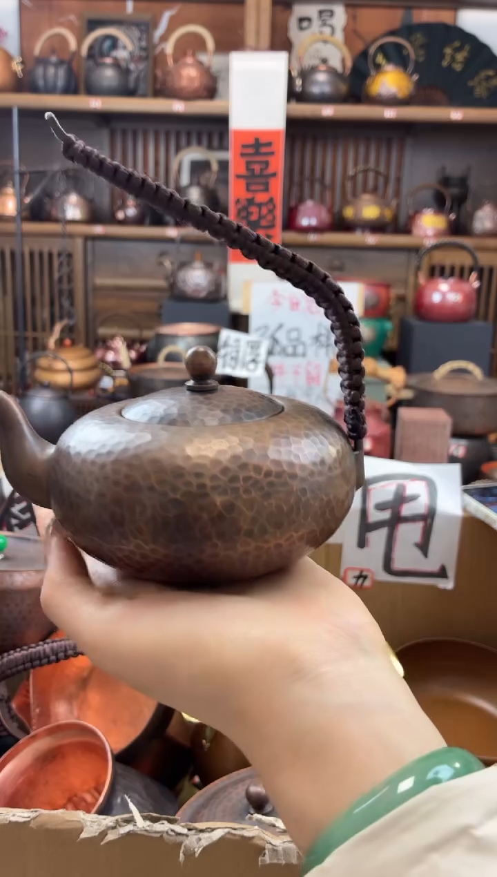 紫铜飞天老铜壶   
