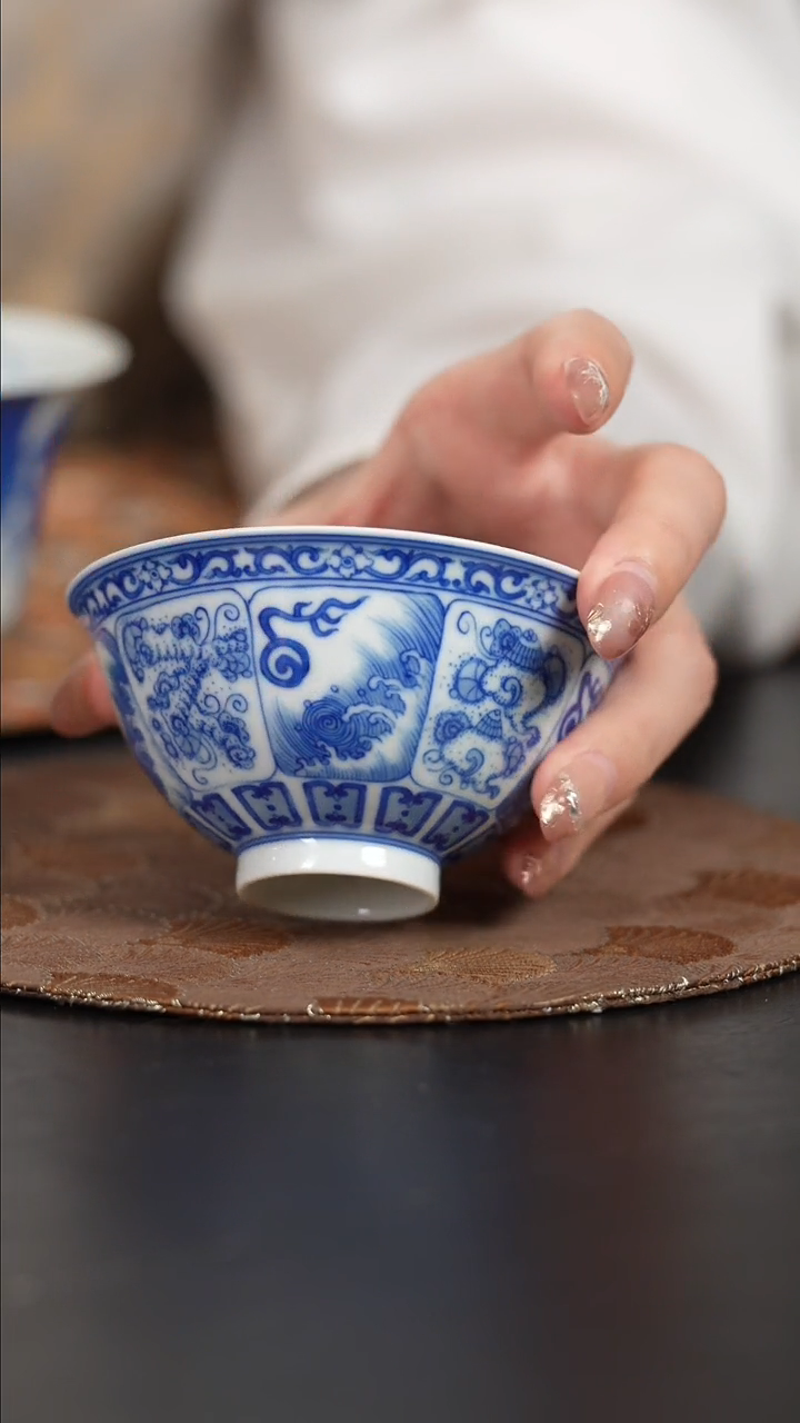 【闪购商品】杯看山柴窑青花图案杯