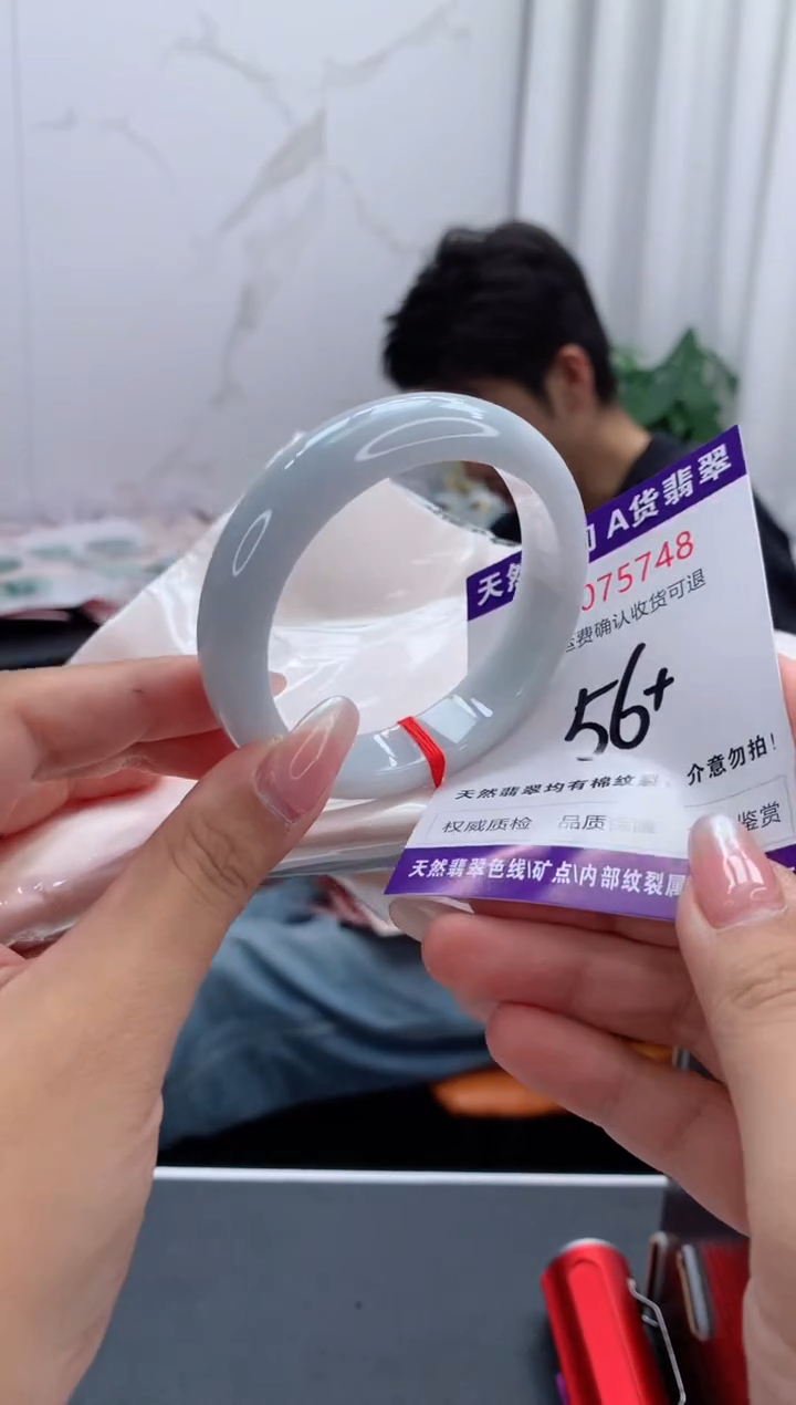 翡翠手镯未镶嵌有纹，完美者勿拍