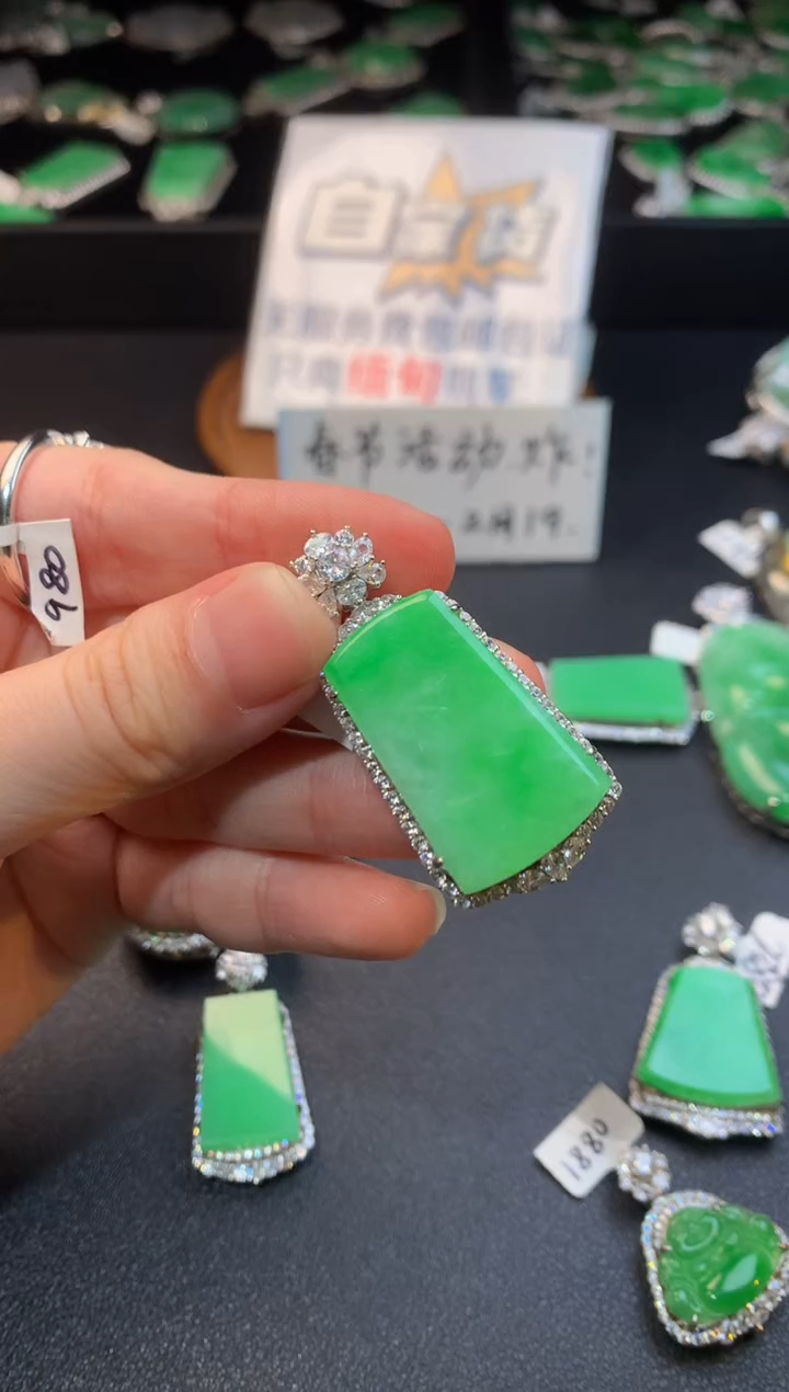 【闪购商品】翡翠颈饰银S925镶嵌翡翠