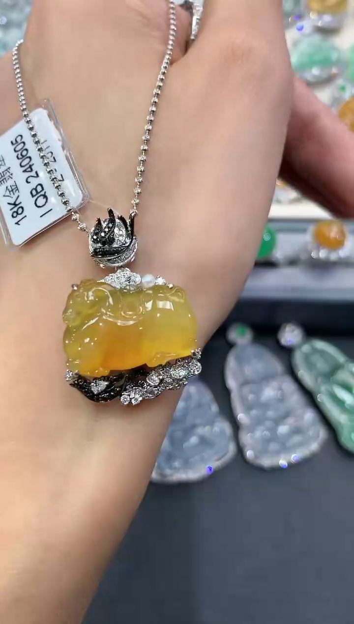 【闪购商品】翡翠吊坠(不含链)18K金镶嵌 w47
