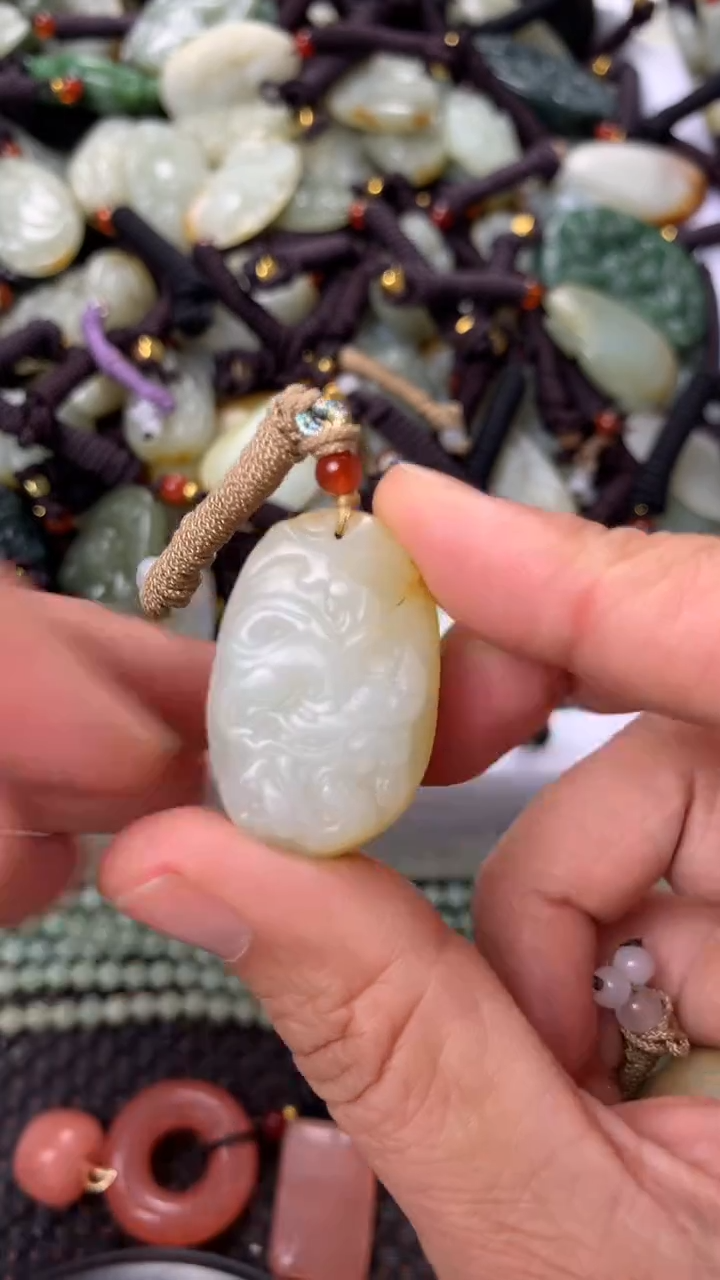 【闪购商品】和田玉颈饰未镶嵌多样性发货没有证书拍一发一有瑕