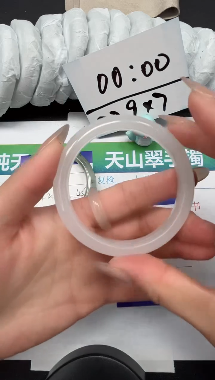 【闪购商品】石英质玉手镯未镶嵌210-57.8