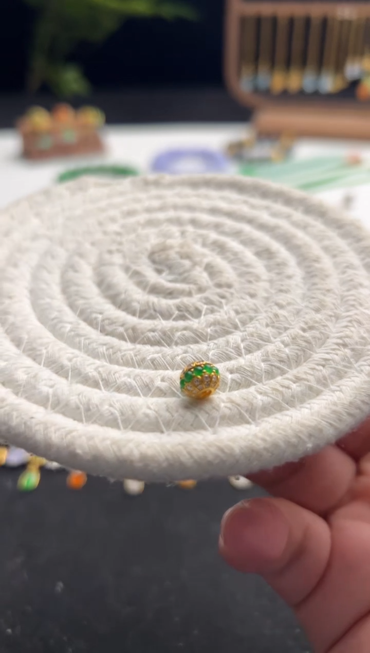 定制翡翠18K金镶嵌绿莲台珠3000