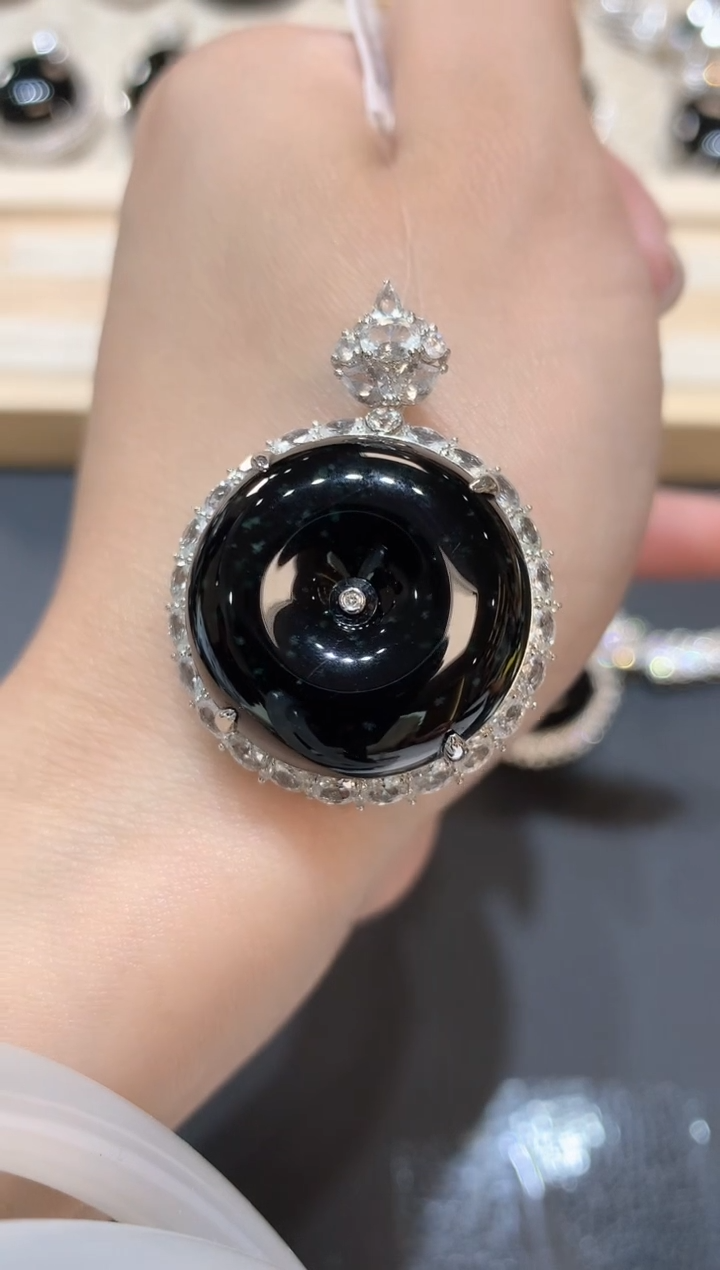【闪购商品】翡翠吊坠(不含链)18K金镶嵌A67翡翠
