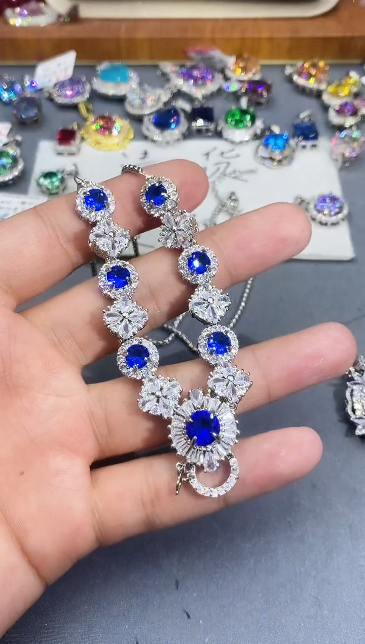 未镶嵌实验室培育钻石耳饰1