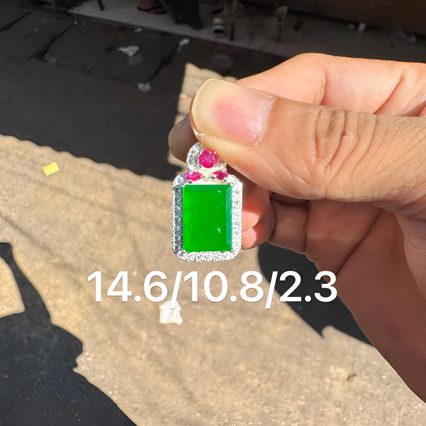 1124(小哪吒在源头)玻璃种翡翠D色无事牌干净肉细杠味荧光足M700