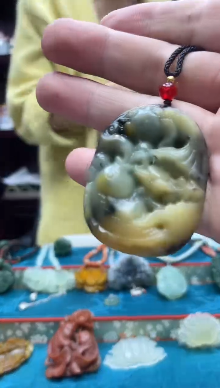 未镶嵌岫玉吊坠·