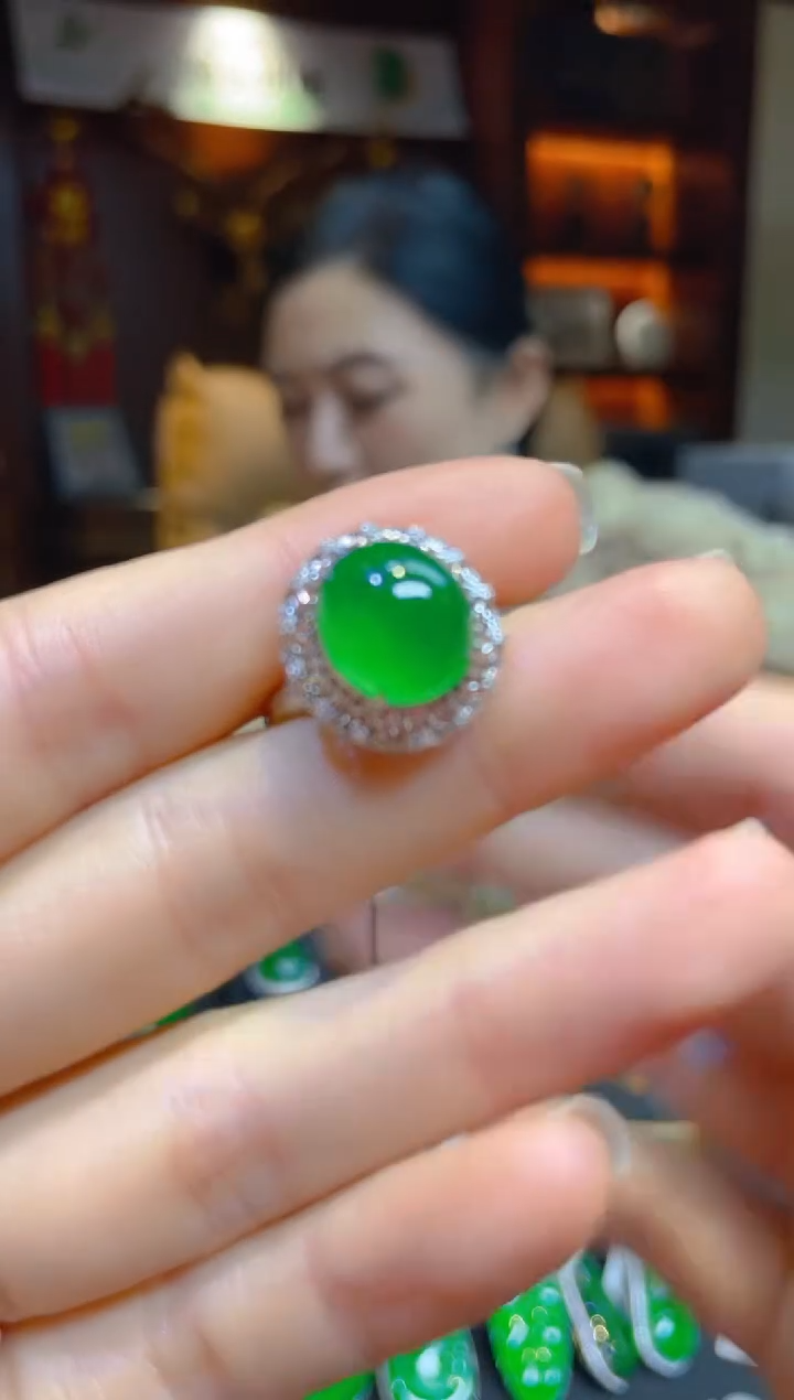 【闪购商品】翡翠戒指18K金镶嵌120052天然A货翡翠蛋面戒指