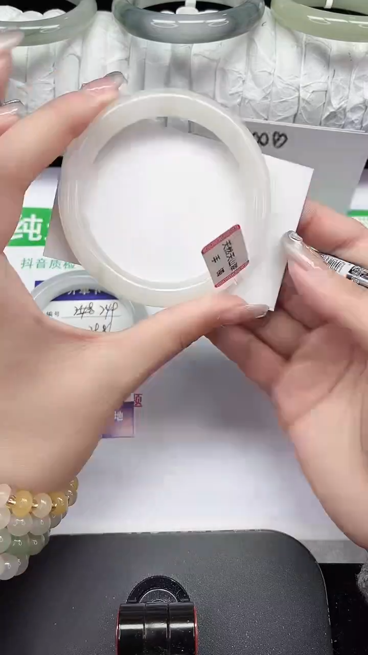 未镶嵌手镯石英质玉250-57/58