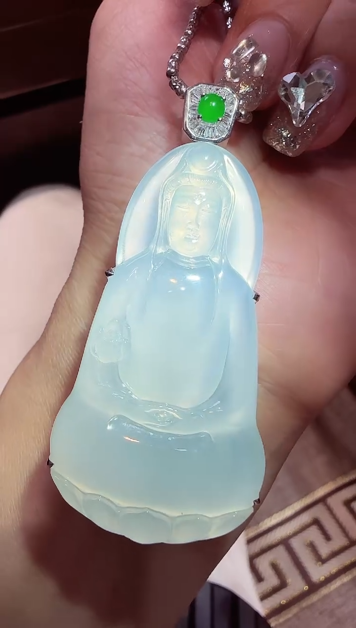 【闪购商品】翡翠吊坠(不含链)18K金镶嵌观音
