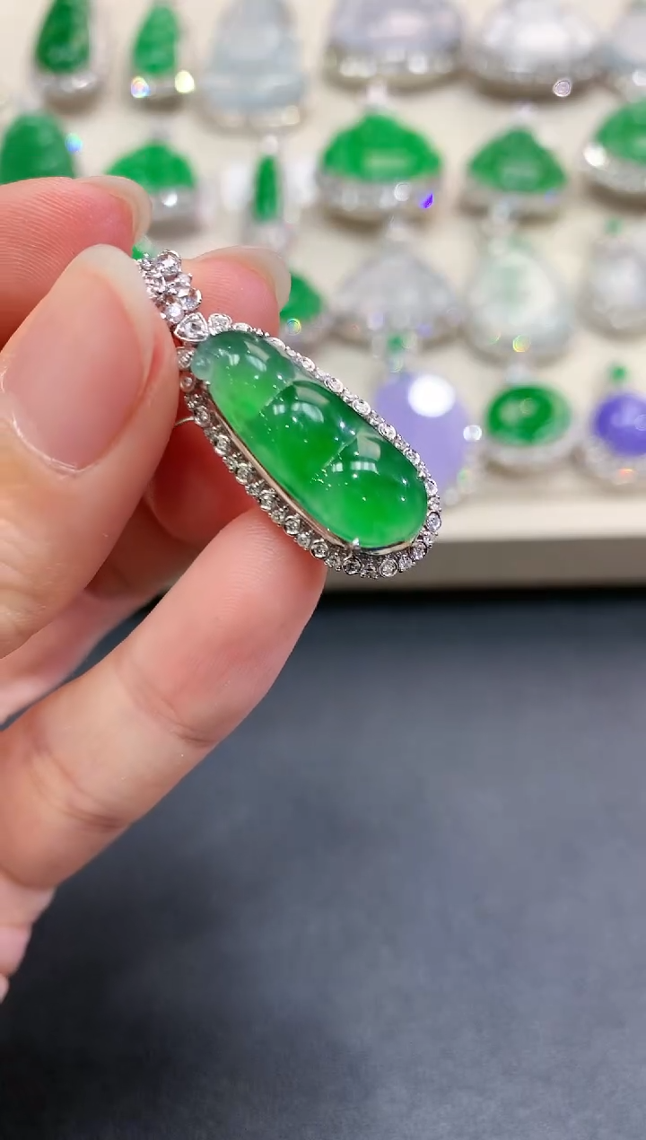 【闪购商品】翡翠颈饰18K金镶嵌C48