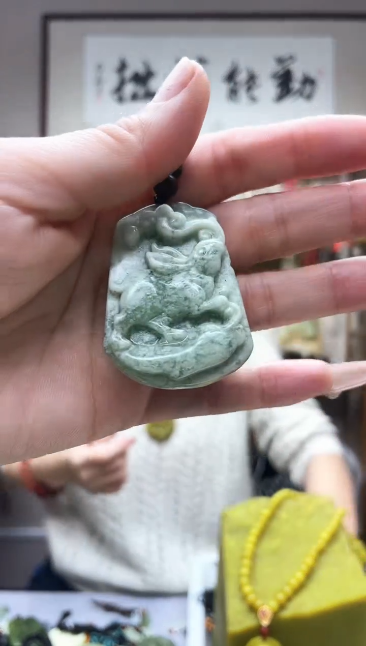 未镶嵌岫玉吊坠`