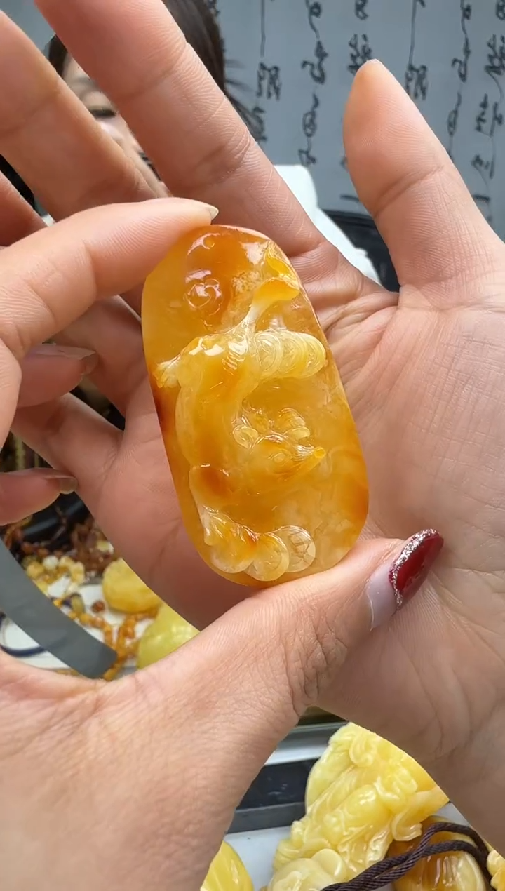 【闪购商品】琥珀裸石未镶嵌挂坠
